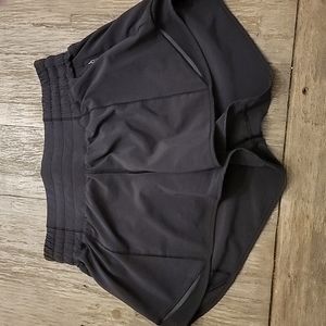 Lululemon high rise Hottie shorts